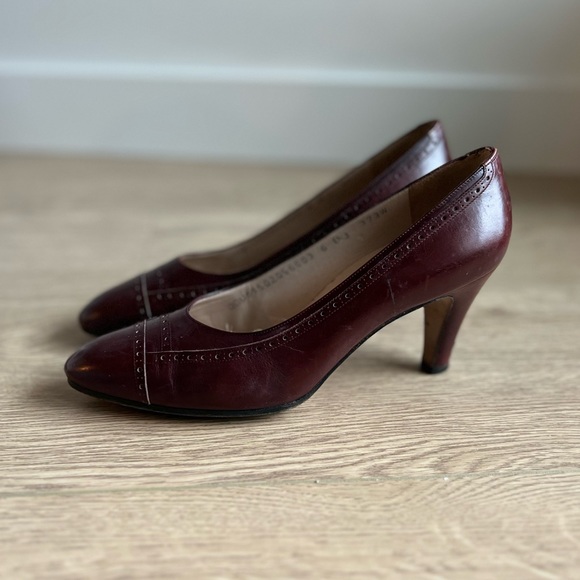 Salvatore Ferragamo Burgundy Leather Pumps - Picture 3 of 6